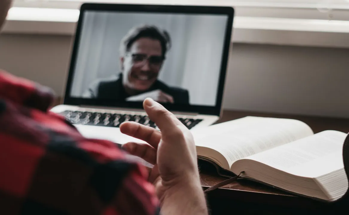 Google Meet lanza una nueva función de traducción simultánea en inglés y español