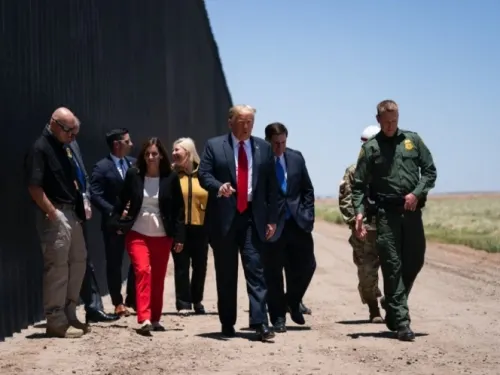 Acusan a Trump de poner en riesgo salud de empleados por muro