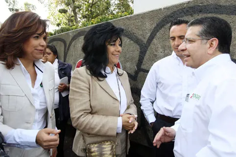 Alcalá niega tener bienes millonarios