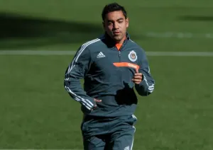 Marco Fabián se vestirá un año de celeste