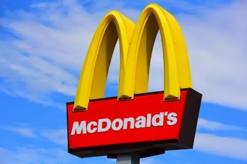 McDonald’s le dice adiós a los popotes de plástico
