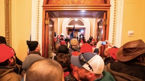 Al menos una mujer resultó herida de bala tras toma del Capitolio