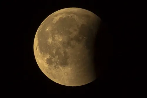 “Beso” entre Luna y Marte será visible en México