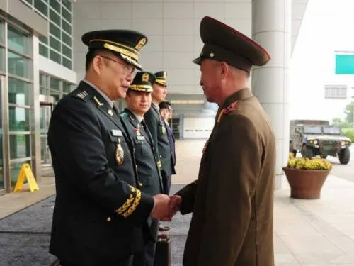 Acuerdan Coreas restablecer líneas de comunicación militar