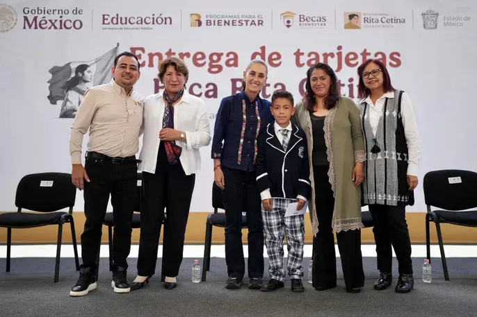 Sheinbaum entrega Beca Rita Cetina en Edomex y afirma que 32 millones de familias reciben apoyos del Bienestar
