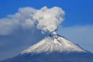 Gobierno pide a gente cercana al volcán estar atenta por aumento de actividad