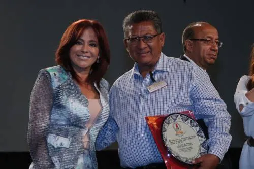 Entrega Dinorah López estímulos a profesores con más de 20 años de servicio
