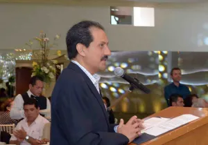 Contaduría cada vez tiene mayor impacto en la sociedad: Esparza Ortiz