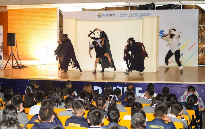 "DIÁLOGOS CON LAS JUVENTUDES