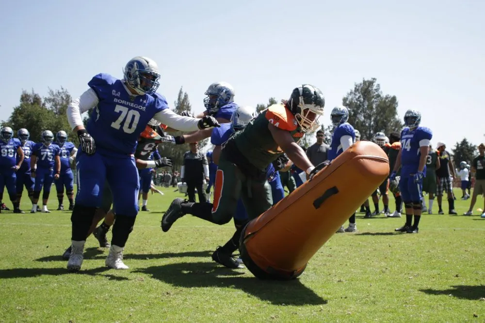Los Aztecas de la UDLAP se enfrentaron a los Borregos de Toluca en un encuentro de 7 vs 7.