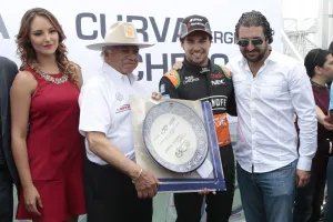 Ponen nombre de Sergio Pérez a curva del Autódromo de Puebla