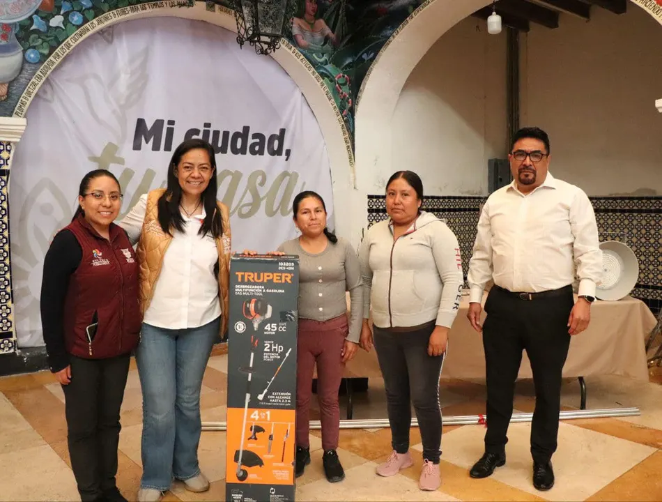 Ariadna Ayala impulsa entrega de apoyos en diversas colonias y juntas auxiliares de Atlixco