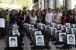 Ibero se suma a exigencia de aparición de normalistas