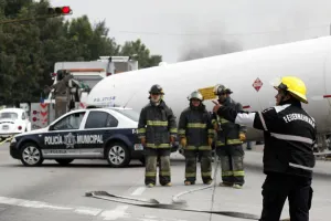 Pipa de gas se desprende de vehículo en el Boulevard 18 de Noviembre
