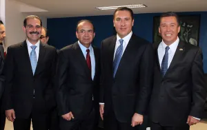 Asiste Moreno Valle al tercer informe del gobernador de Guanajuato