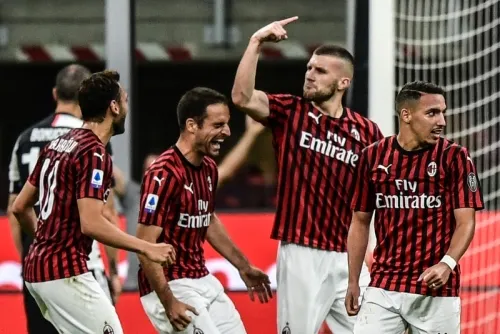 Milán logra remontar y derrota 4-2 a Juventus; marcó tres goles en cinco minutos