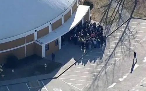 Iniciando clases, estudiante dispara contra una compañera en Texas