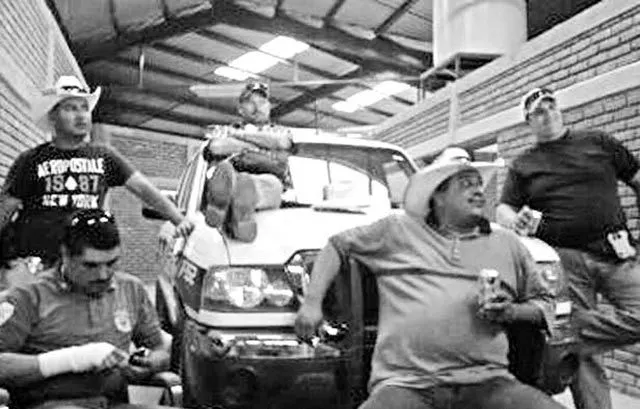 Policías de Chihuahua usan la comandancia como cantina
