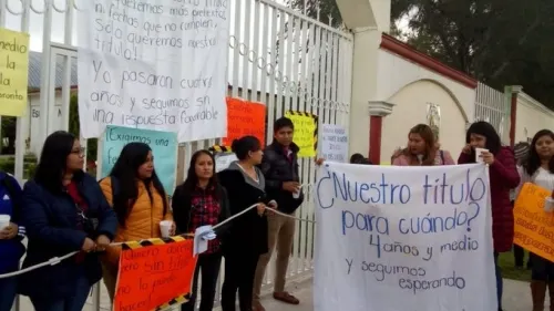 Egresados de la Normal de Ixcaquixtla podrán obtener su título en 60 días