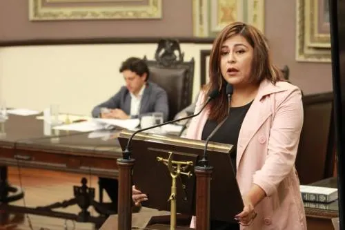 Cristina Tello propone darle beneficios a padres solteros en temas de salud