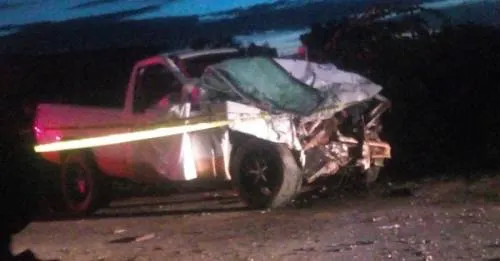 Pareja muere prensada tras aparatoso accidente en Tochtepec