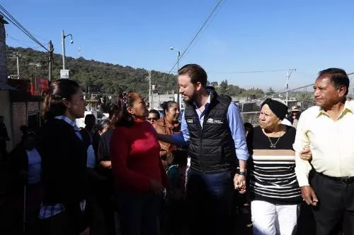 Luis Banck y vecinos de Ignacio Zaragoza iniciaron pavimentación de vialidades