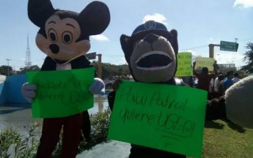Protestan en Cancún a favor de Uber