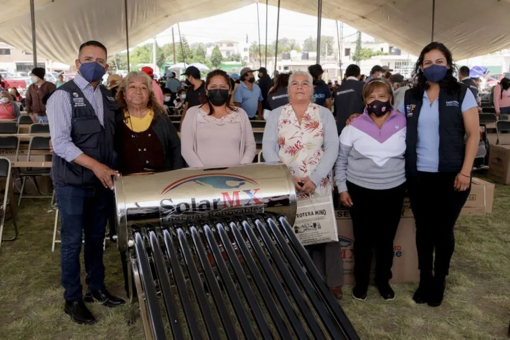 Entrega mundo Tlatehui 200 calentadores solares en la junta auxiliar San Rafael Comac