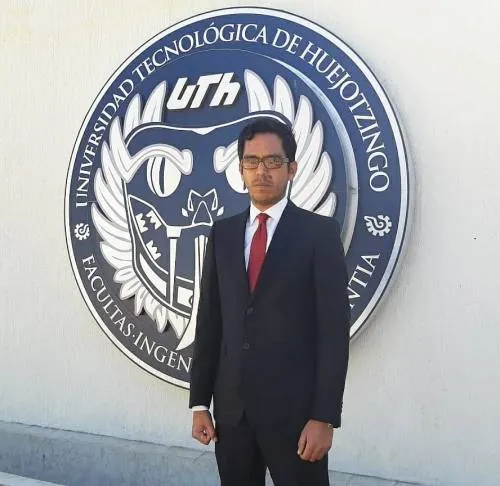 Héctor Xavier Velasco, nuevo rector de la UTH