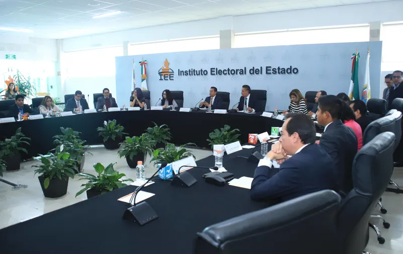 IEE pierde documentos de Morena y solapa registros extemporáneos a MC 