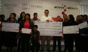 SEDESOL entrega Recursos a responsables de menores en situación de orfandad.