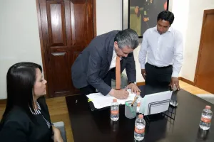 Dona gobierno terreno para panteón en Xalmimilulco