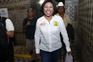 Pide Roxana Luna derogar privatización del agua