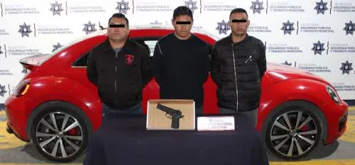 Mediante acción efectiva, detuvo Policía Municipal de Puebla a tres hombres por robo a gasolinera