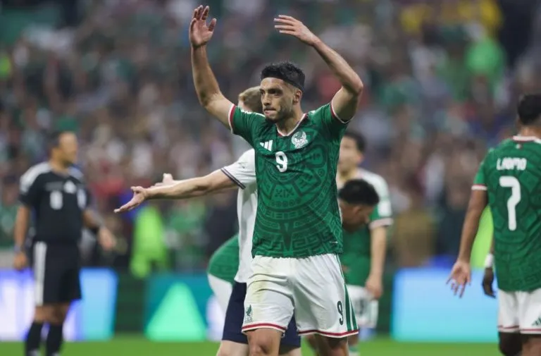 Aunque no le alcanza, evoluciona México