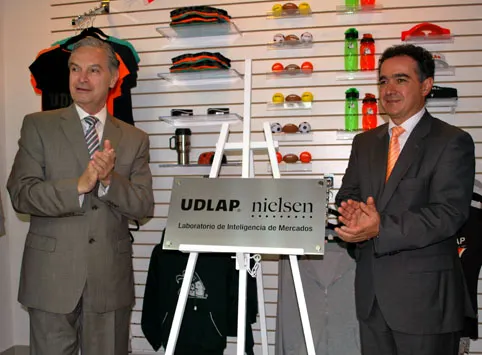 Firman convenio la Universidad de las Américas Puebla y Nielsen México