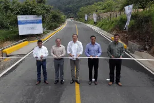 RMV inicia y entrega obras en Xicotepec; anuncia construcción de nuevo hospital
