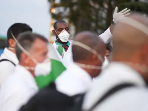‘Deben pagarles directamente’, EU a países que aceptan médicos cubanos