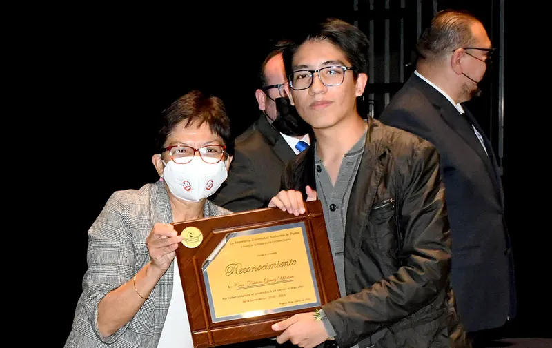 buap-graduacion-preparatoria-emiliano-zapato