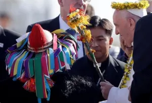 Convoca Papa a ofrecer perdón a indígenas por despojos de tierras