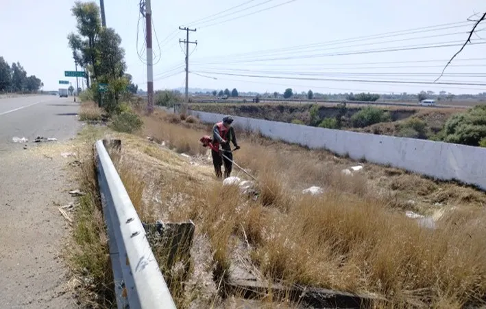 Secretaría de Infraestructura realiza mantenimiento permanente en tramos carreteros