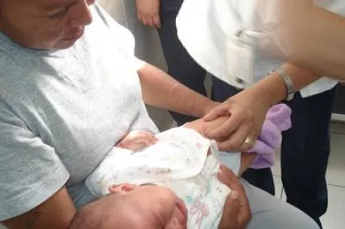 Proponen que hijos de reclusas permanezcan con ellas hasta los 3 años
