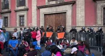 CNTE tomó accesos a Palacio Nacional; Sheinbaum asegura que hay diálogo permanente