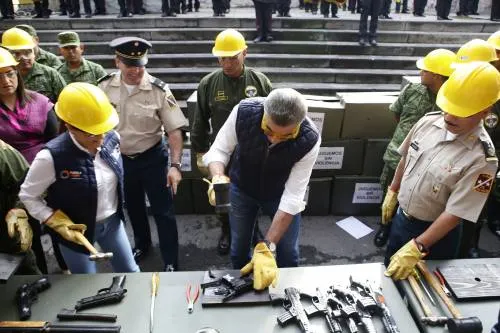 Gobierno participa en destrucción de juguetes bélicos para aminorar la violencia en la niñez