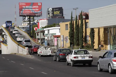 Analizan zonas para reductores viales