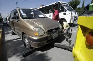 Iván Galindo solicita de nuevo analizar servicio de grúas en Puebla