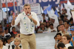 Finaliza Tony Gali campaña en Tehuacán denunciando a Los Mostros