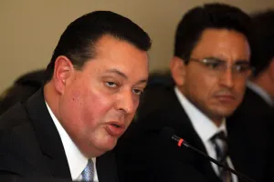Gobierno espera resoluciones de amparos del Teleférico