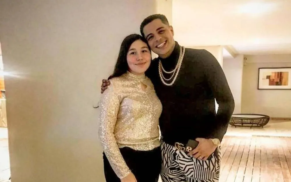 Eduin Caz regala carro a su hermana por su cumpleaños 18