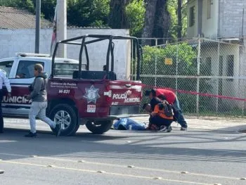 Un trabajador perdió la vida tras caer de un puente peatonal en Tehuacán